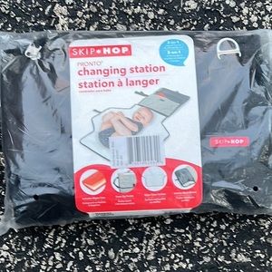 Pronto Skip Hop Baby Changing Station